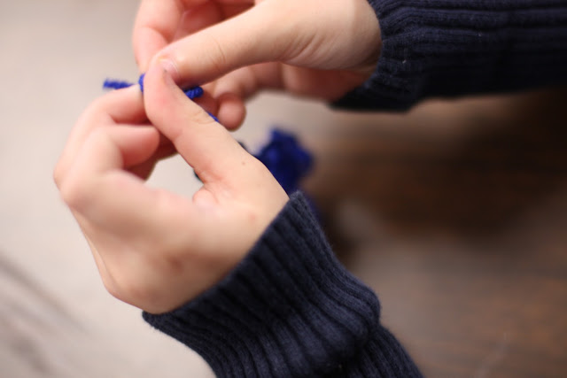 How to Teach Simple Finger Knitting